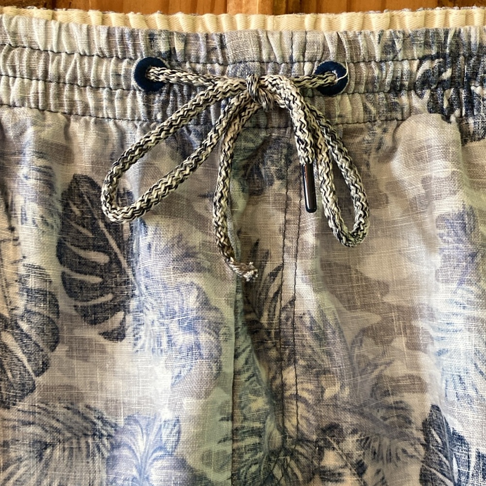 Men's Tommy Bahama blue gray leaf linen blend elastic waist chino shorts size M - Picture 2 of 8